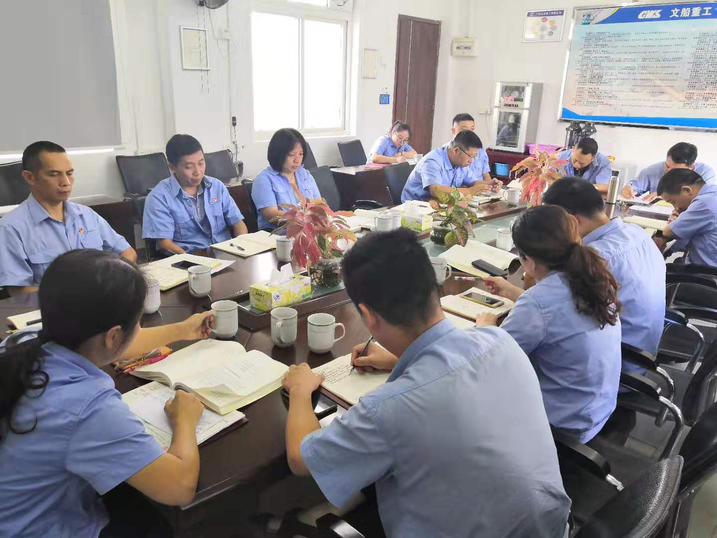 公司組織開(kāi)展“不忘初心、牢記使命”主題教育集中學(xué)習(xí)研討