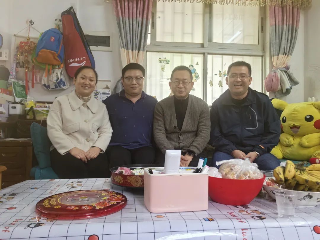 迎春送溫暖 關(guān)懷顯真情——公司開展春節(jié)骨干家訪慰問活動